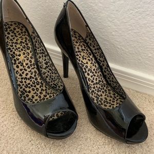 Peep toe pumps